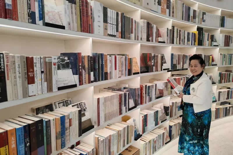 五座粮仓的书店:乡村全面振兴的典范<BR>--中外新闻社参加海外华文媒体广东江门采访之三